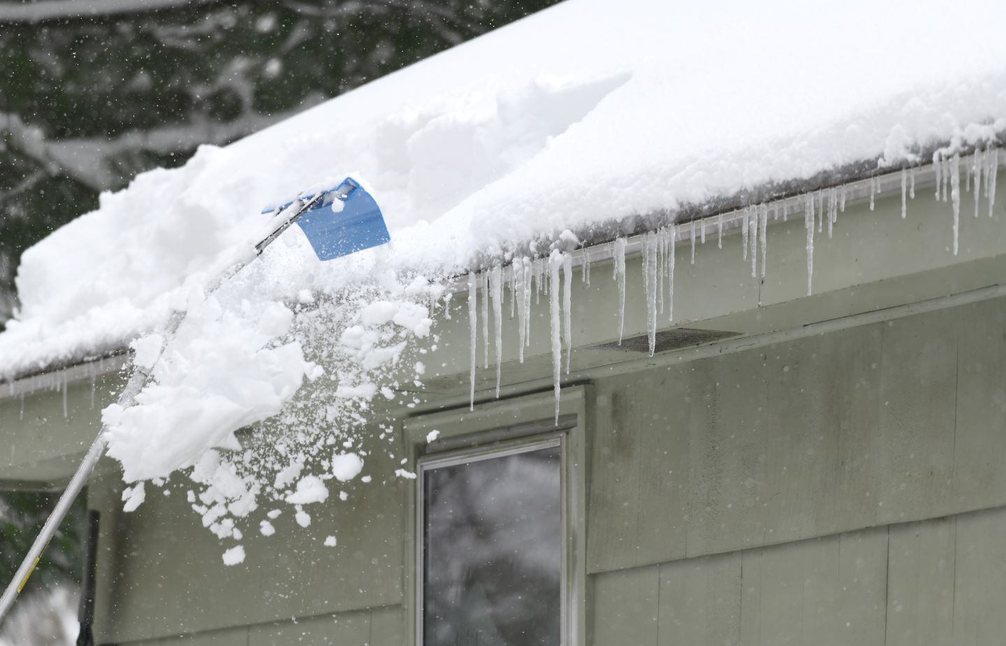 A Homeowner's Checklist to Preparing Your Roof for Winter